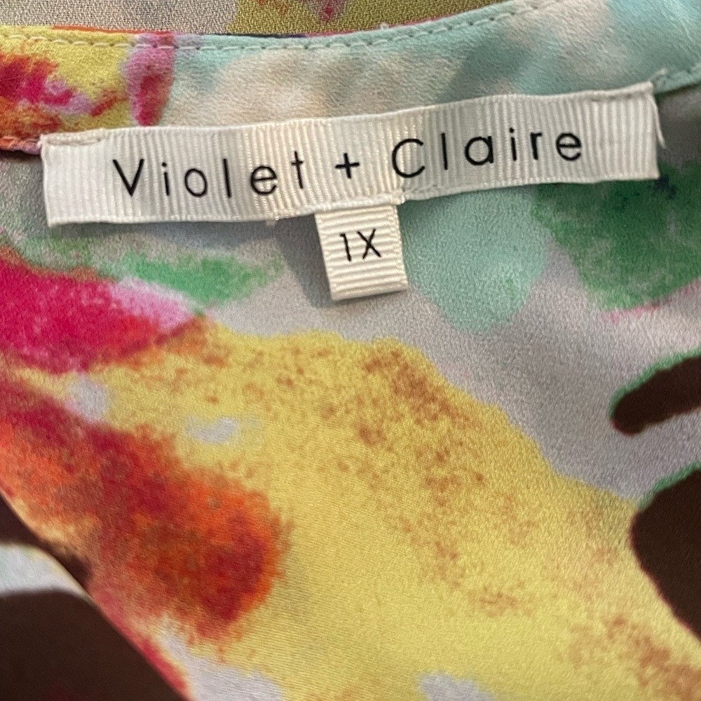 Violet + Claire Plus Size Floral Hi-Lo Slinky Top 1X - Picture 5 of 7